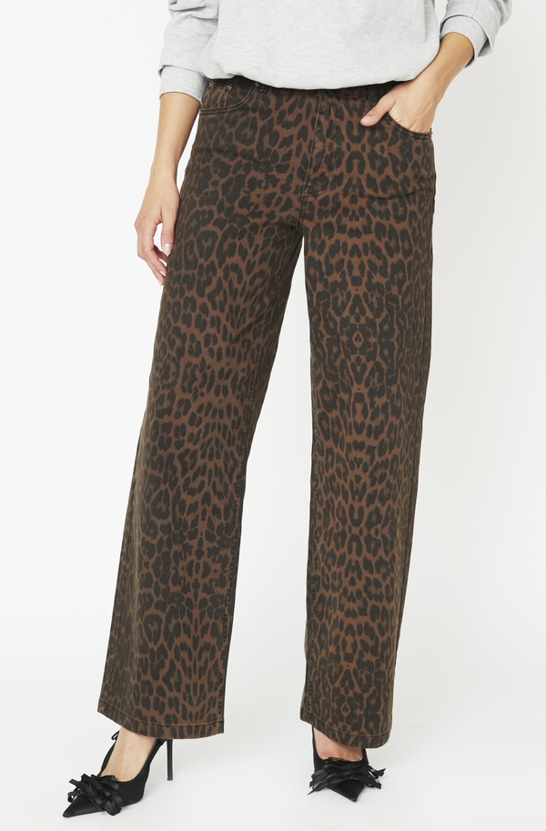 Chocolate Leo denim