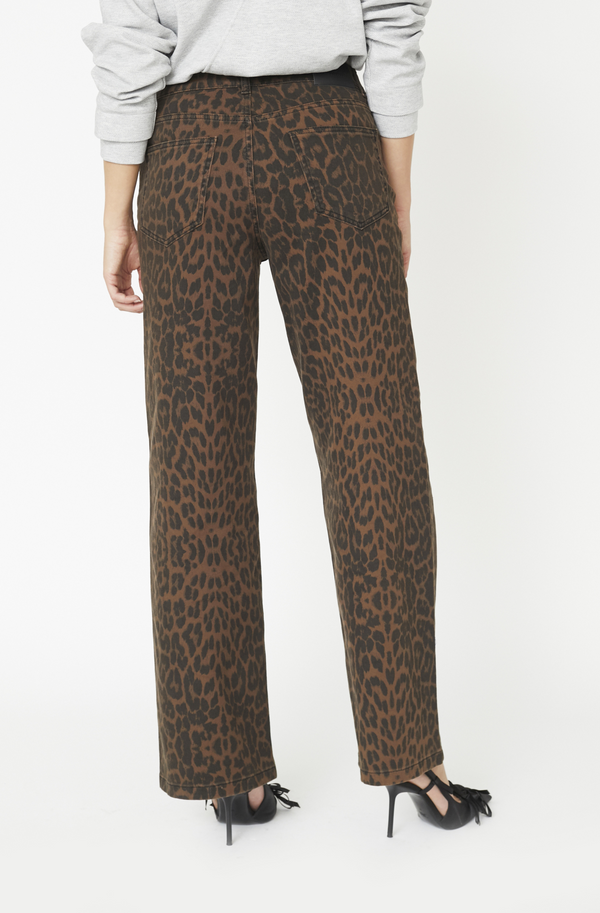Chocolate Leo denim