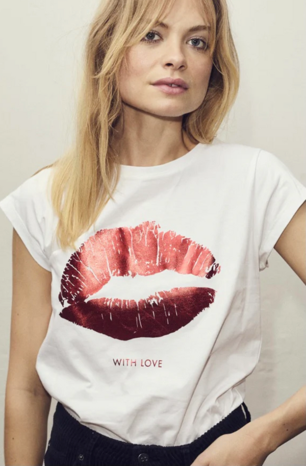 Kiss Tee